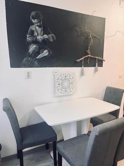 Lorand'S Place Near The River كلوج-نابوكا المظهر الخارجي الصورة
